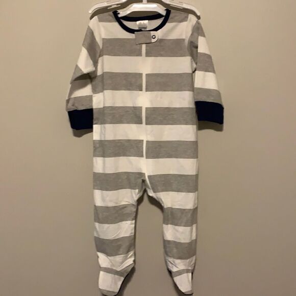 2 Pack Baby Onesies Grey White / Blue White Sz 6-9 - Picture 1 of 5